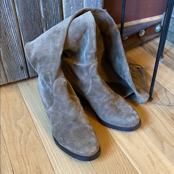 Stuart Weitzman Tieland Over-the-Knee Stretch Suede boots in taupe - Picture 8 of 8